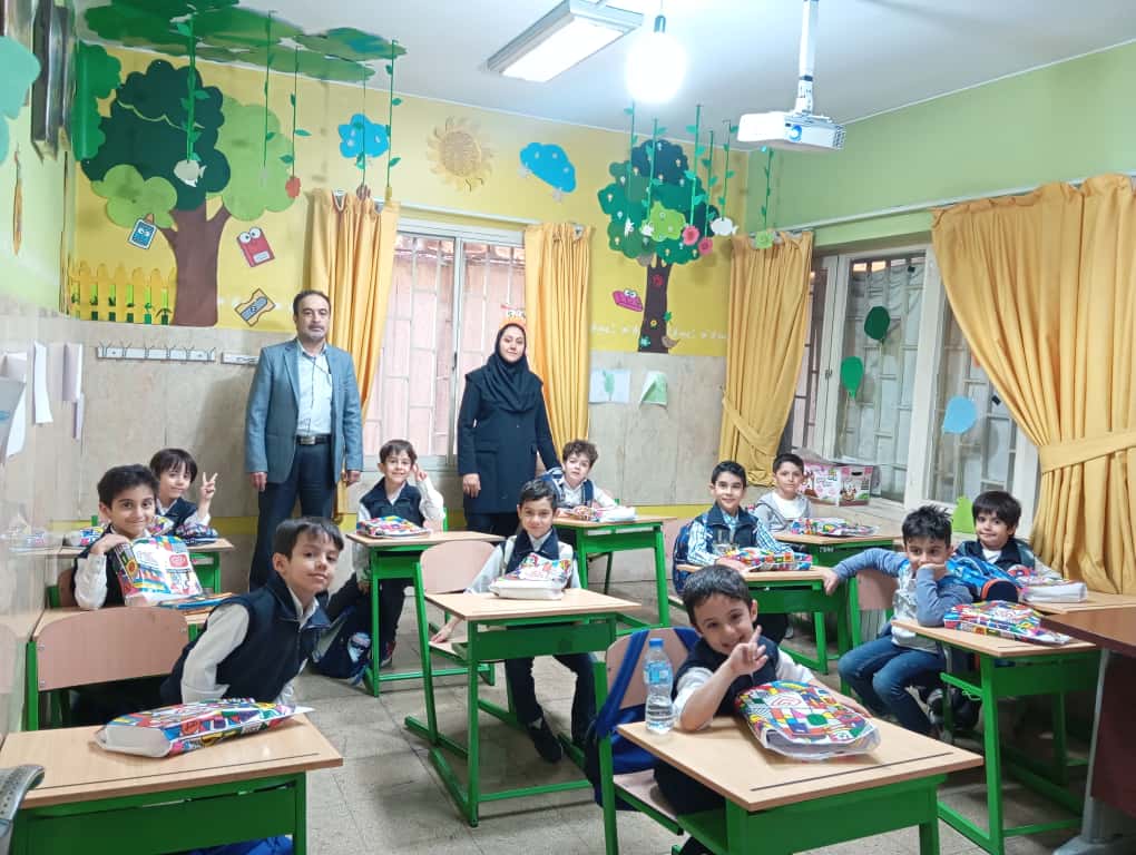 جشن روز جهانی کودک  و اهدای هدایا از سوی موسسه آموزشی فرهنگی واله